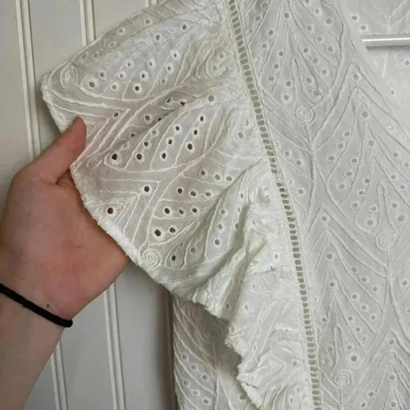 Solitaire white eyelet lace V-neck crop top flutter sleeve size large A36 - Picture 2 of 6